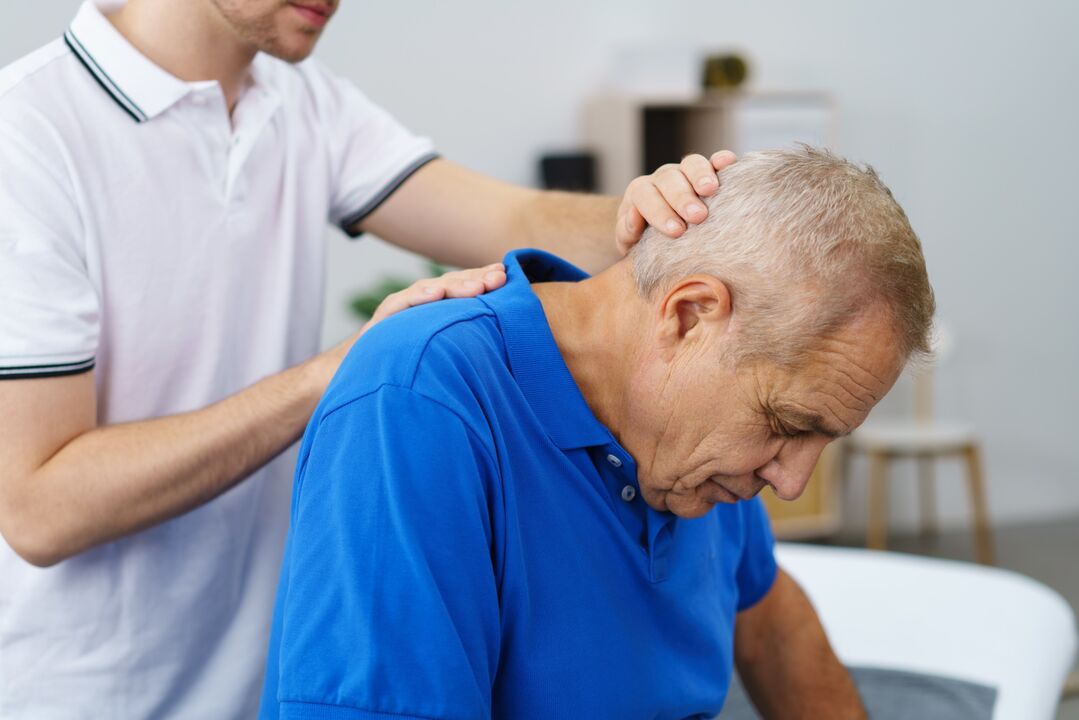 Ćwiczenia terapeutyczne pod okiem instruktora osteochondrozy szyjnej