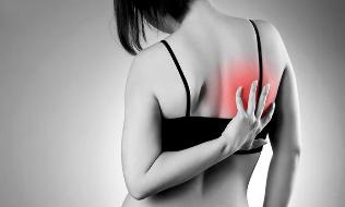 ból pleców poniżej łopatek przyczyny