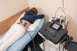Elektroforeza jest przypisany do pacjentów do leczenia bólu pleców i łagodzenia stanu zapalnego